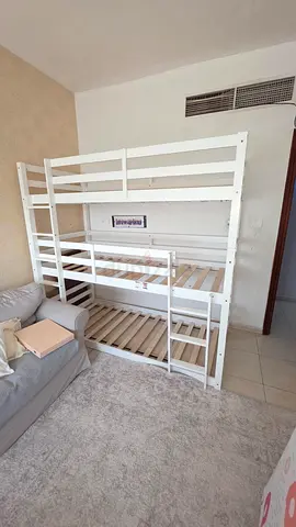 سرير ثلاث طوابق bunk bed