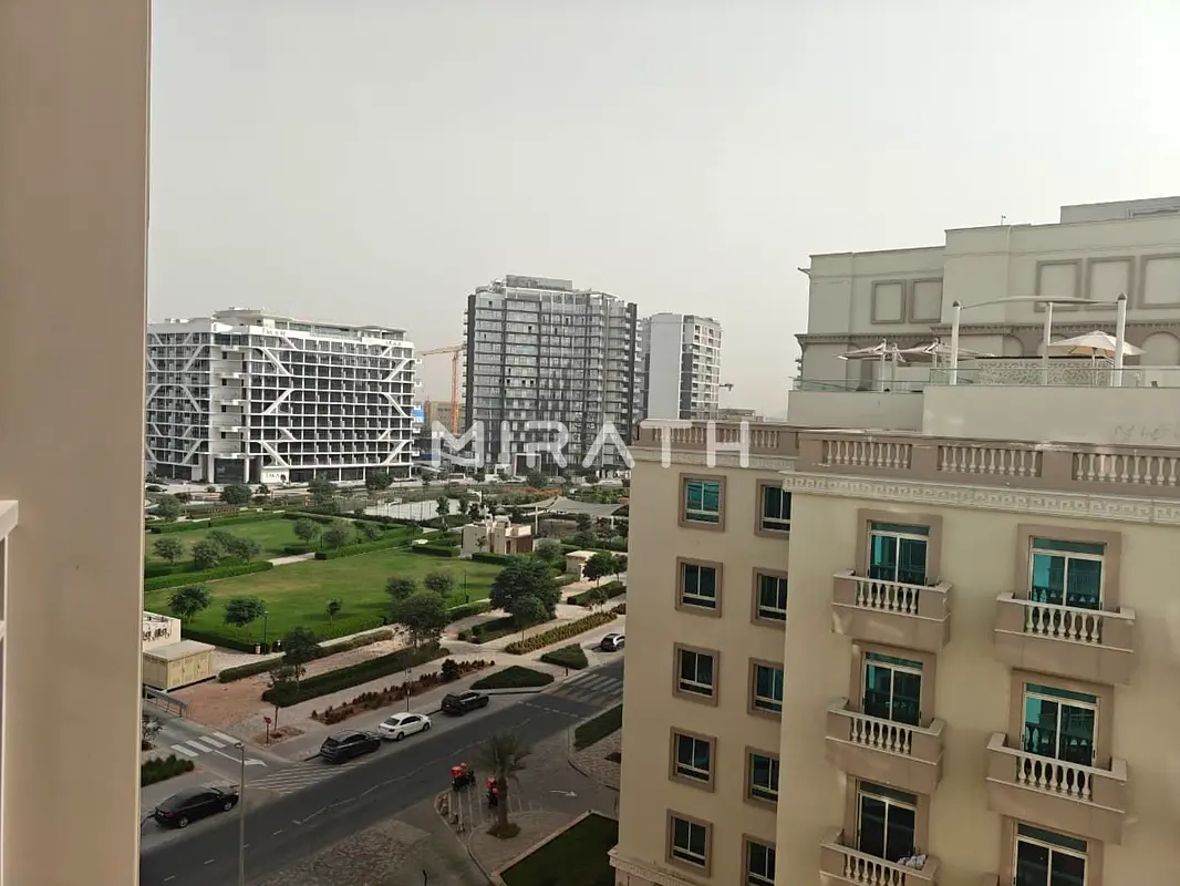 غرفة نوم واحدة | مشرقة جزئيًا بإطلالة على الحديقة