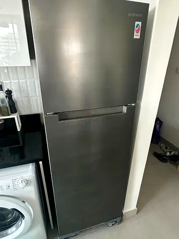Daewoo Refrigerator with Freezer – Stainless Steel – Excellent Condition