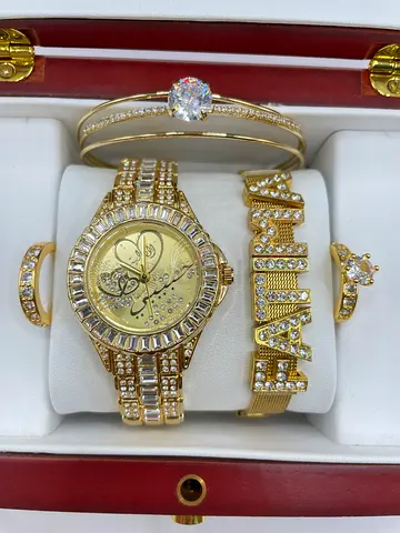 متجر فيورا، لبيع الساعات النسائيه مع اسوار مصمم خصيصاً بإسمك⌚️