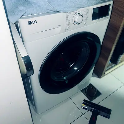 LG Washing Machine in Great Condition-9kgs- can be picked up on 5th feb