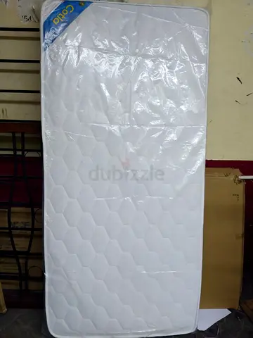 90x190cm single mattress.  Same day delivery available