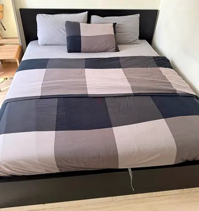 Ikea Hydraulic Queen size 160×200 bed with mattress available in perfect condition