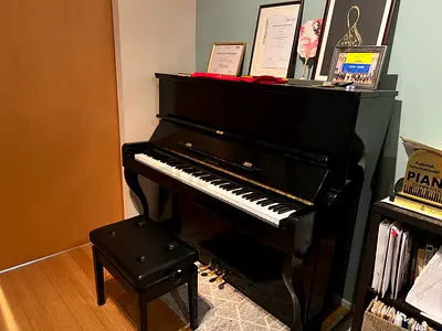 UPRIGHT PIANO MADE IN JAPAN! URGENT SALE!
