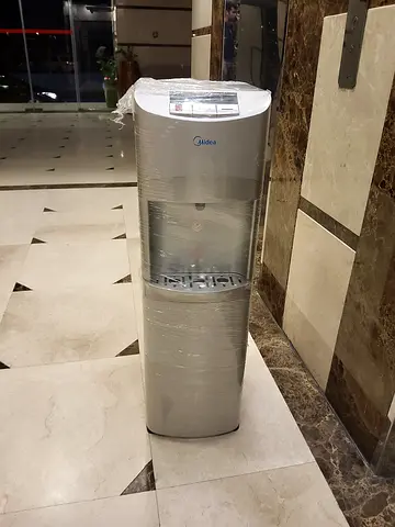 Bottom load water dispenser