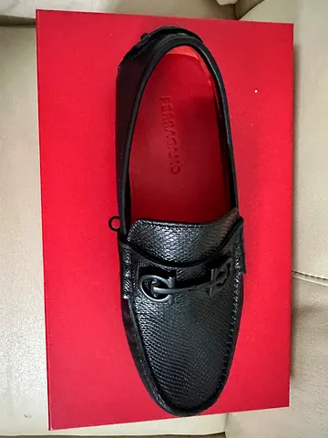 Ferragamo New Luxury Black Loafers - !