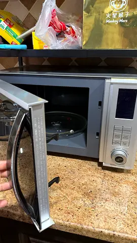 Black and decker microwave (good condition)