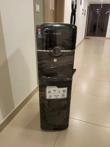 Bottom load water dispenser