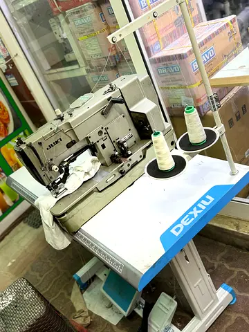 Botton hole sewing machine