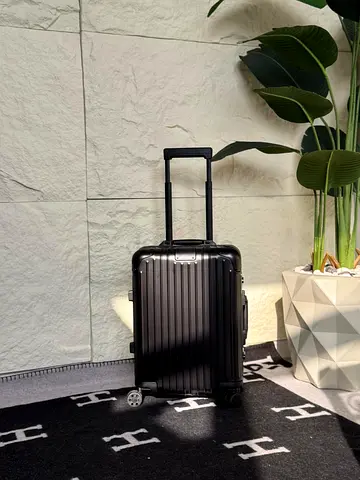 Rimowa Stylish Black Cabin Size trolley