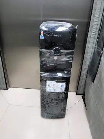 Bottom load water dispenser