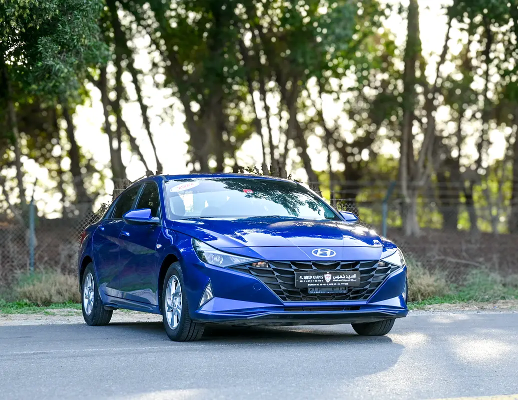 Hyundai Elantra 2022 — photo 1 of 19