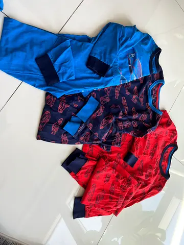 Set pajama for boys size 8/9 like new