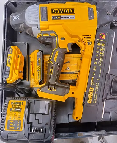 DEWALT DCN890 NAILGUN