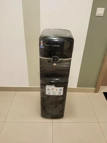 Bottom load water dispenser
