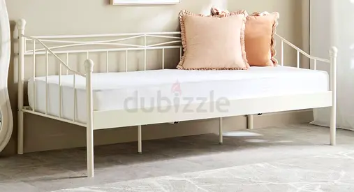 Charming Metal Daybed with mattress