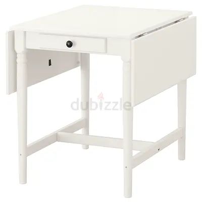 Extendable table with 2 chairs