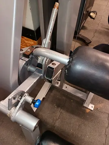 صيانة الأجهزة الرياضية تصليح وتجديد وفك وتركيب  Sports equipment maintenance: repair, refurbishment,