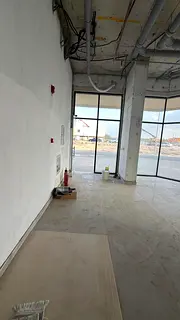 For Rent shop in prime location, close to all services.