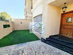 private entrance 3 bedrooms all master /corner unit with garden/living &amp; dinning/fitted kitchen/