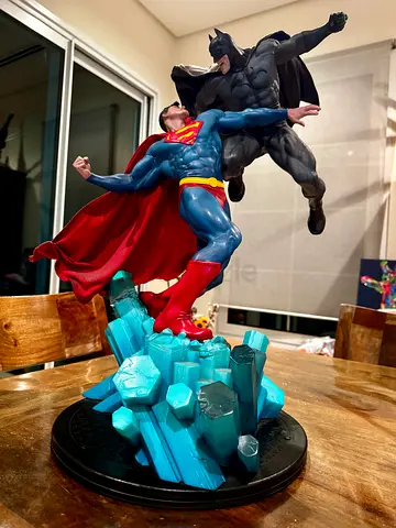 🦇 Sideshow Collectibles – Superman vs Batman Diorama (Limited Edition)