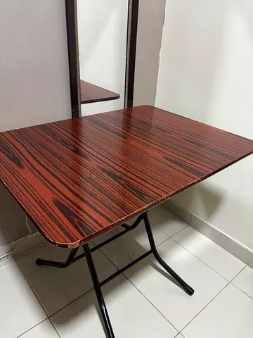 Foldable table
