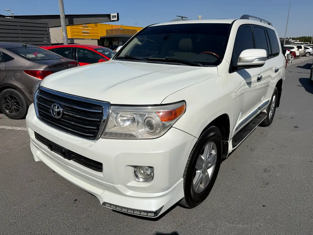 Toyota Land Cruiser 2013 — photo 1 of 8