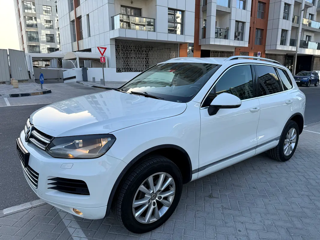Volkswagen Touareg 2014 — photo 1 of 19