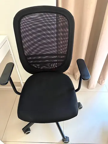 Comfortable Office Chair with Mesh Back