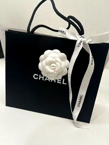 Chanel Camélia Précieux Earrings