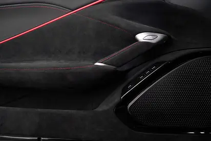 2025 Ferrari ROMA — миниатюра 16