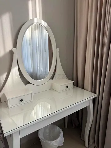 Elegant White Dressing Table with Mirror
