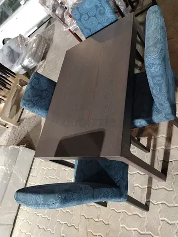 Table and chairs good condition