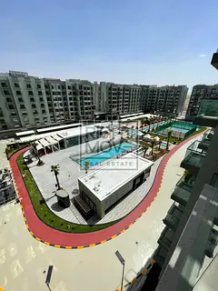 NEXT TO METRO BRAND NEW LARGE STUDIO Prime Location Prime Location