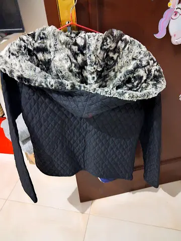 Italian woman branded jacket size s/m price 65 dhs