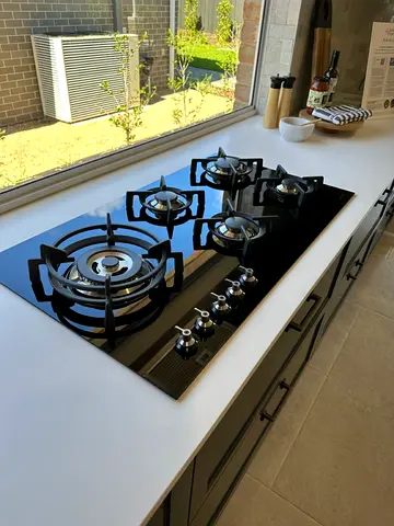 Smeg latest model 5 Burnet gass cooktop built-in 90cm integrated model