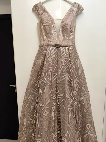 Elegant dress suitable for parties with Intricate Beading