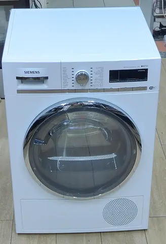 Siemens iq700 9kg dryer with WiFi touch screens inside light