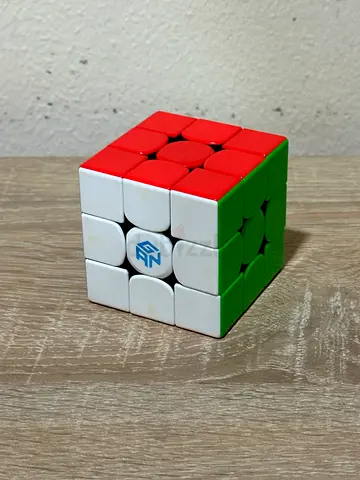 Gan cube - Perfect for Professional and speed cubers. Smooth movement and fast turns on this cube.