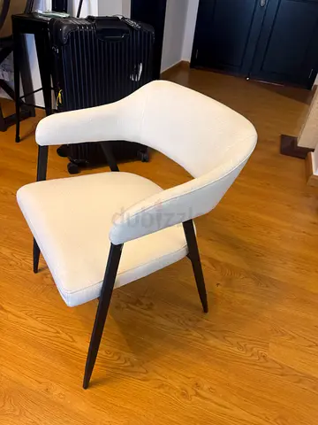 6x Modern Chairs in Cream Color