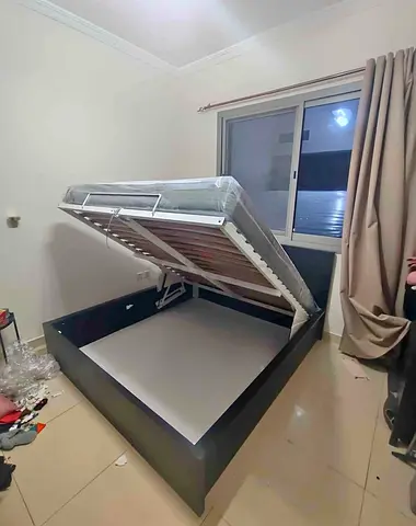 IKEA hydraulic king‑size bed (180 × 200 cm) with  IKEA mattress