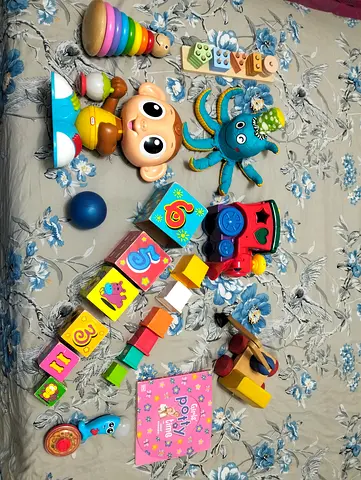 All for 30 AED only A lot of nice and Woden toys and book for small kids for learning Al barsha 1