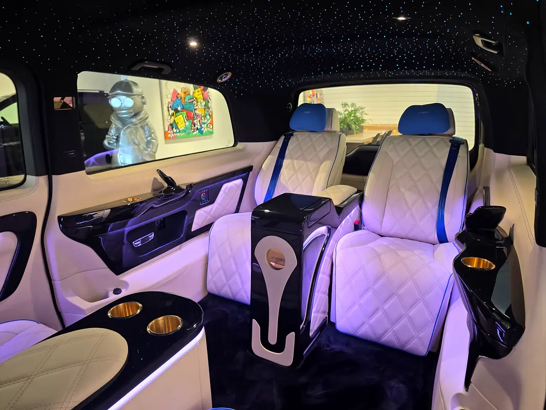 Mercedes-Benz V-Class 2026 — photo 1 of 19