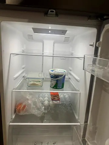 Sleek Refrigerator in Excellent Condition