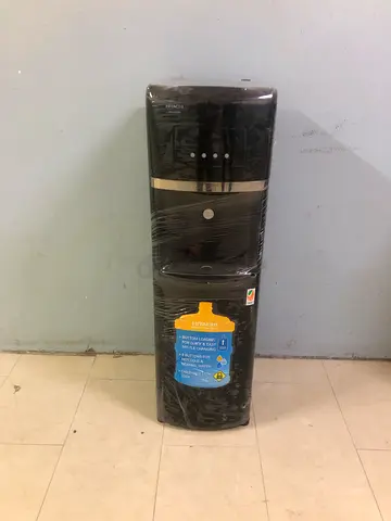 Bottom load water dispenser