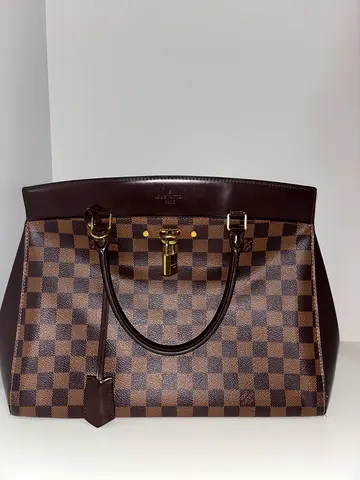 Elegant Louis Vuitton Handbag for Sale