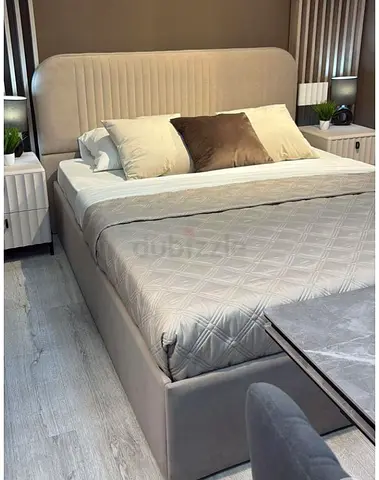 Beautiful 180*200 king bed available