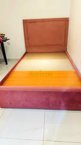 120×200 cm Storage Bed with Mattress – Excellent Condition – Urgent Sale