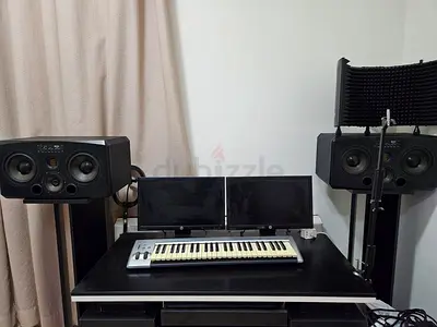 Audio recording equipment
مجموعة معدات تسجيل صوتي