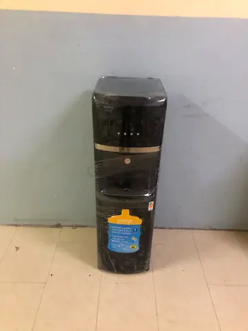 Bottom load water dispenser